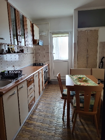 Oferim apartament cu 3 camere de inchiriat Bacau