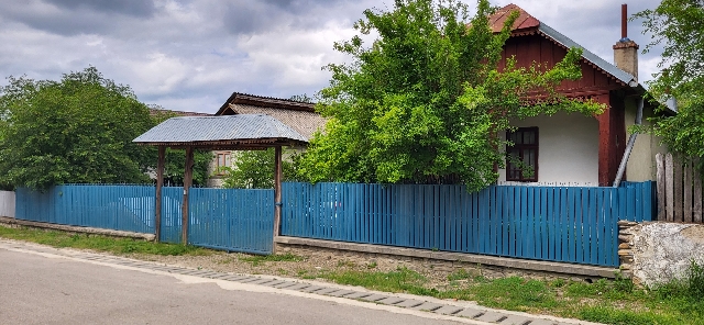 Casa de vanzare 140 m² - teren de 2 400 m² - sat Tronari