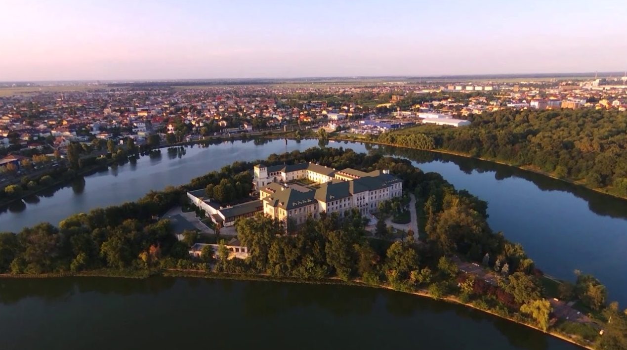 Casă lângă pădure și lac în Pantelimon. Design arhitectonic și grădină spațioasă. Direct dezvoltator