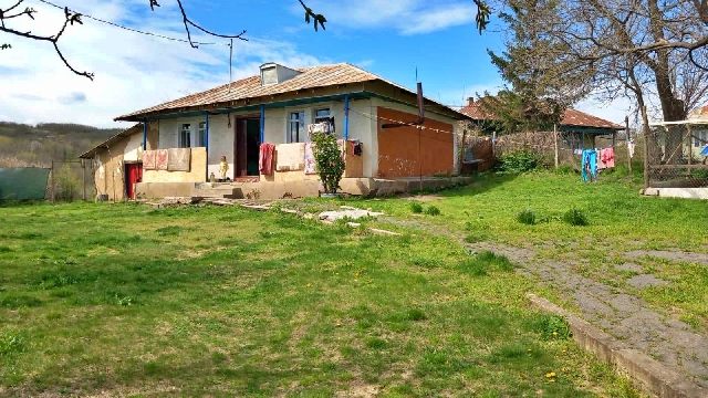 Casa la tara 100 mp si teren de 1200 mp Gănești, Cavadinești