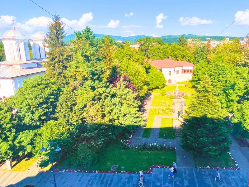 Apartament 4 camere de vânzare ultracentral Ramnicu Valcea