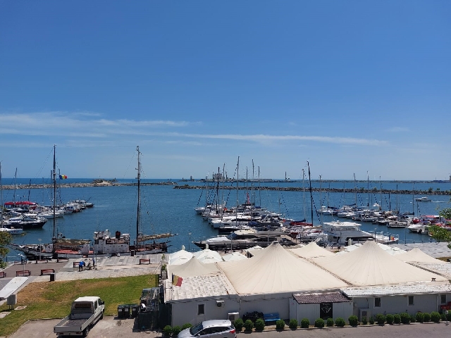 Apartament unic, cu doua camere - pozitie minunata in Mangalia