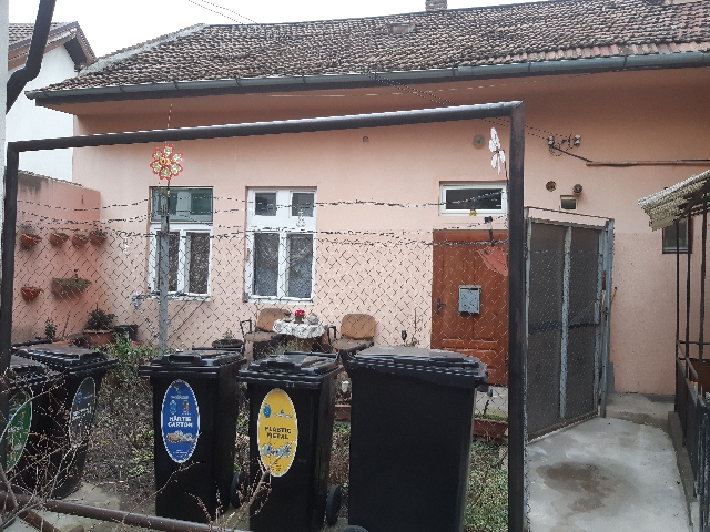 Vand apartament cu 1 camera la casa cu curte comuna in cartierul Gruia, Cluj