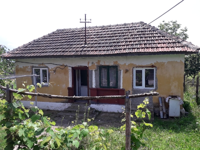 Teren cu casă bătrânească - oportunitate unică de investiție, Vrancea, Mehedinți