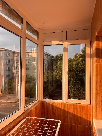 Inchiriere apartament 3 camere Gorjului, decomandat, centrala proprie