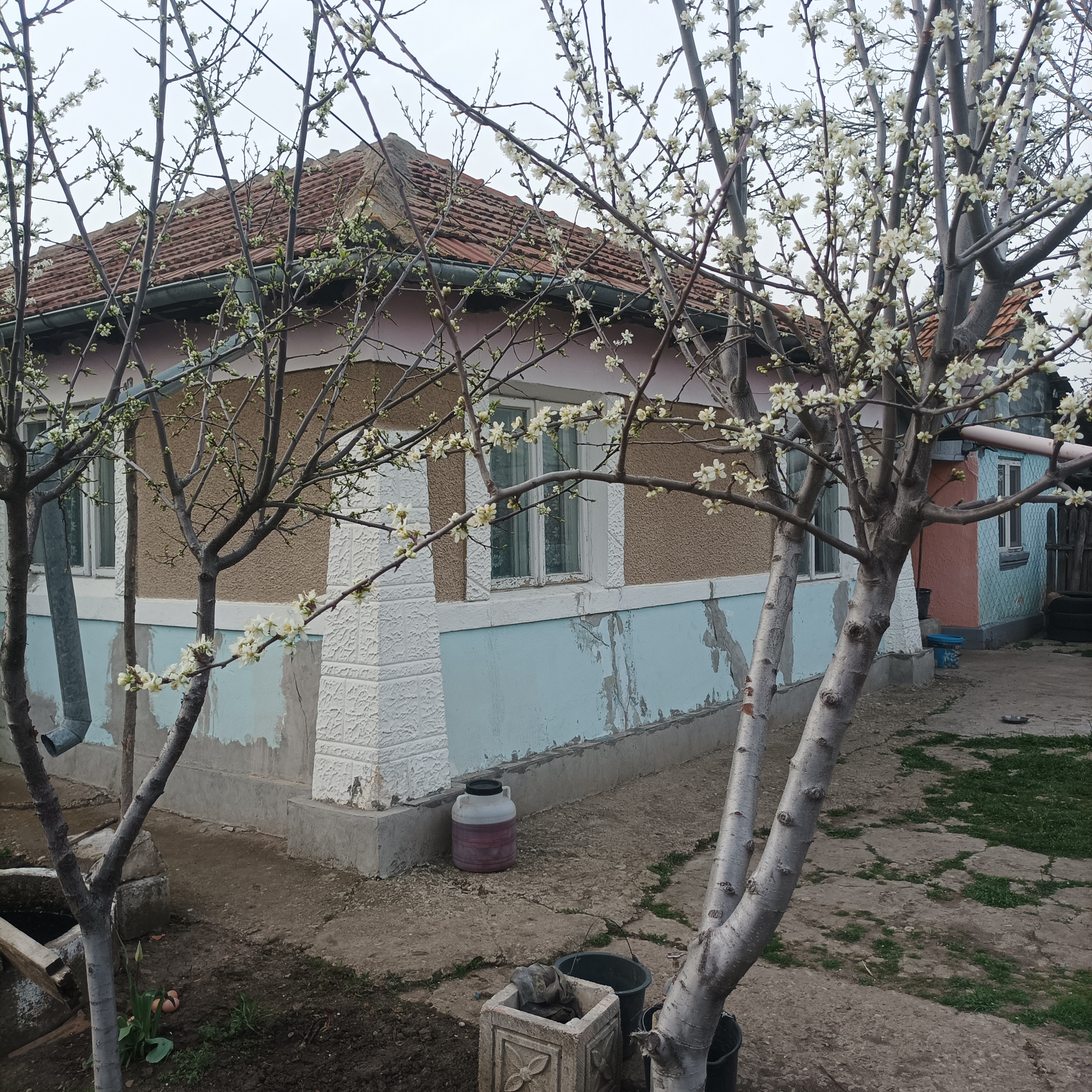 Vând casă cu teren in Prahova