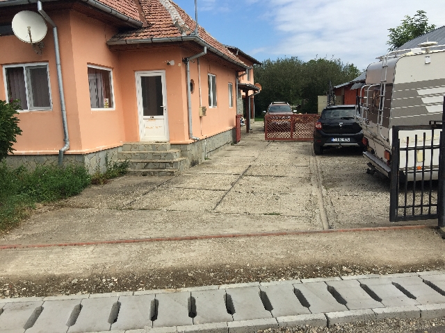 Schimb, Vand casa in zona submontana Sat Izvoarele Judetul Prahova