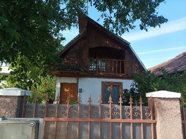 Vand casa rustica cu gradina in Floresti, Cluj