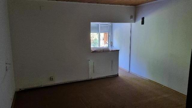 Casa de vacanta cu 2 apartamente independente si 8 camere