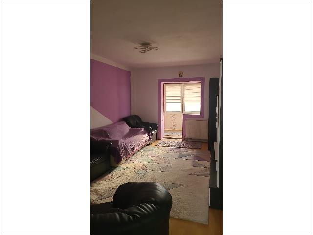 Inchiriere apartament 2 camere comuna 1 Decembrie, langa primarie