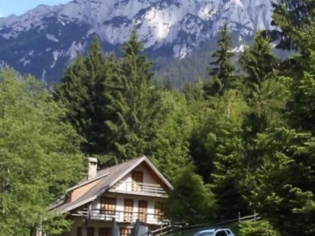 Vanzare Cabana in pitorescul peisaj din Plaiul Foii, Zarnesti Brasov